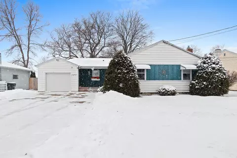 723 Robbins St, Seymour, WI 54165