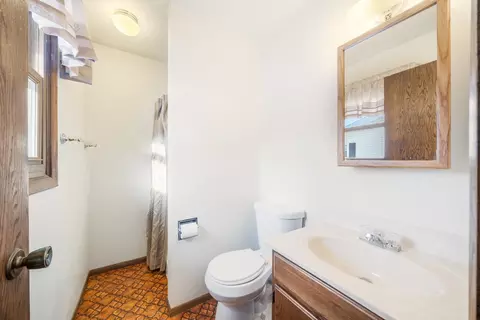 Bath - 3531 W Sunnyview Rd, Appleton, WI 54914 photo 1 of 2