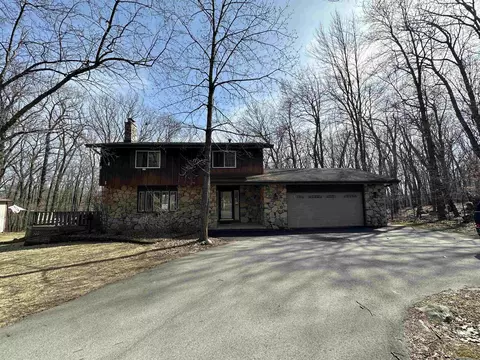 e2315 Woodridge Drive, Waupaca, WI 54981