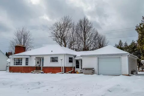 156 S James St, Kimberly, WI 54136