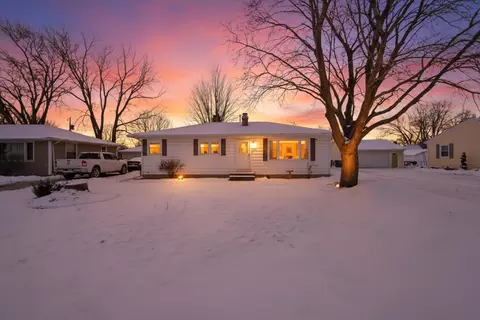 975 Clover St, Menasha, WI 54952