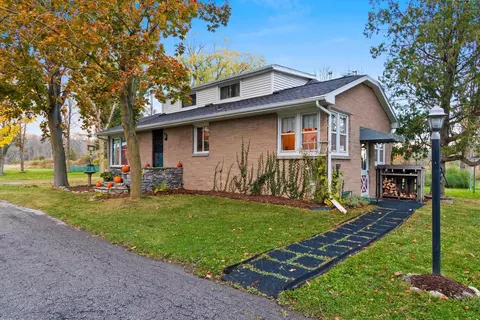 4132 Bayside Rd, Suamico, WI 54173