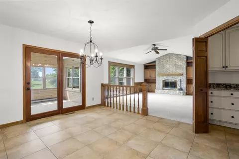 2421 W Twin Willows Dr, Appleton, WI 54914 photo 2