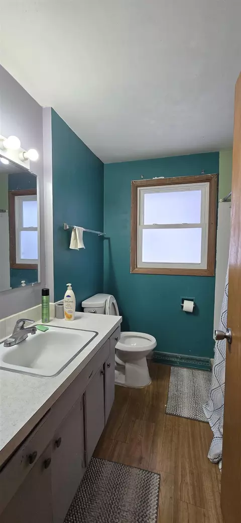 Bath - 2506 E Newberry St, Appleton, WI 54911 photo 2 of 2