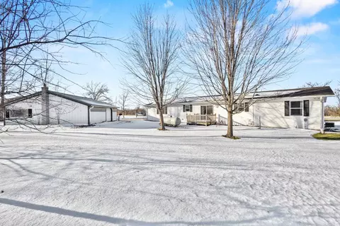 Exterior - 3286 County Rd E, Omro, WI 54963 photo 1 of 4