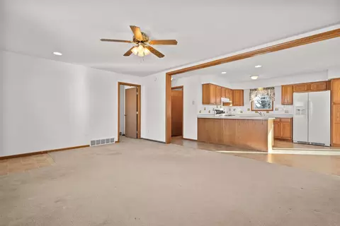 Living - 3286 County Rd E, Omro, WI 54963 photo 4 of 4