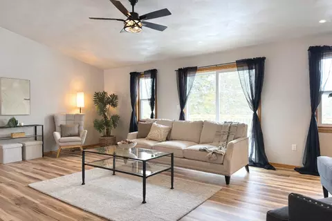 Living - w3829 Highview Drive, Appleton, WI 54913 photo 2 of 4
