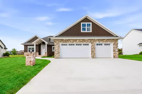 2712 Creekwood Cir, Green Bay, WI 54311