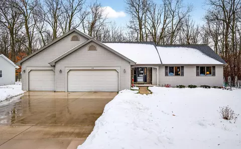 1156 Shaggy Bark Dr, Neenah, WI 54956