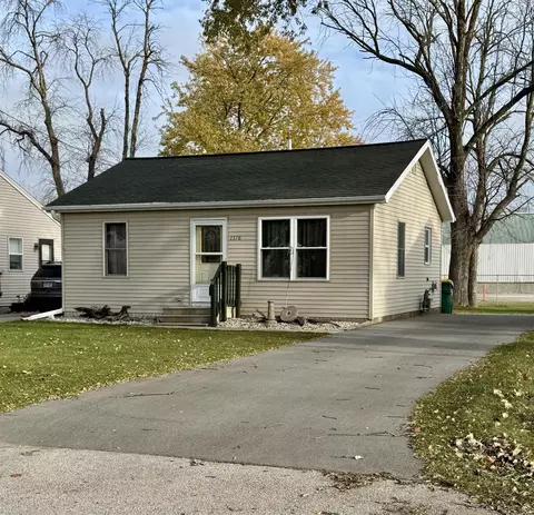 1378 Thrush St, Green Bay, WI 54303