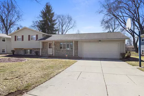 1281 Valley View Rd, Green Bay, WI 54304