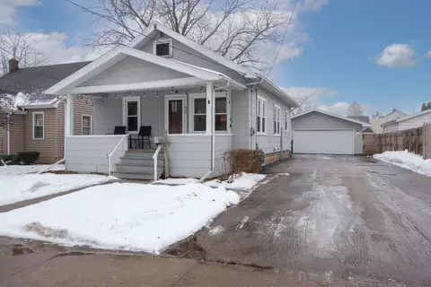 805 7th St, Menasha, WI 54952