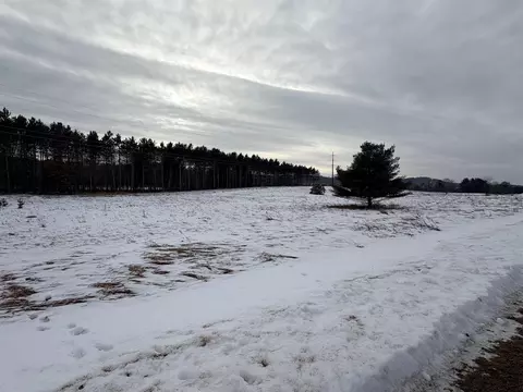 e1745 River Wood Drive #15, Waupaca, WI 54981