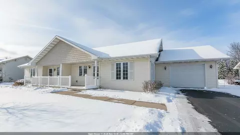 1871 Natures Way, Menasha, WI 54952