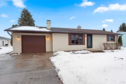 409 Easy St, Green Bay, WI 54311