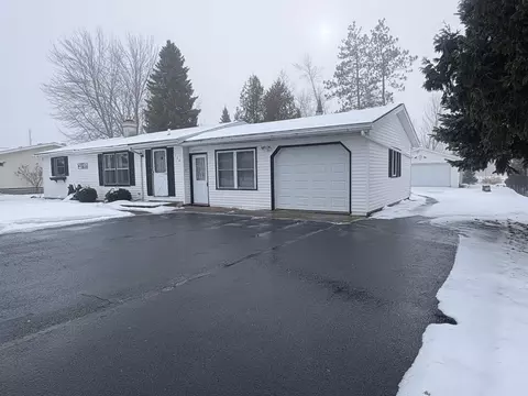 106 W Baehr St, Cecil, WI 54111