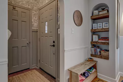 Entry Way - 1910 N Lawe St, Appleton, WI 54911 photo 1 of 5