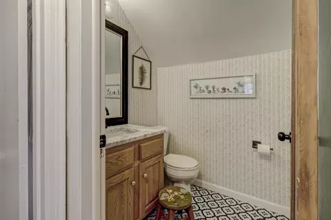 Bath - 1910 N Lawe St, Appleton, WI 54911 photo 2 of 2