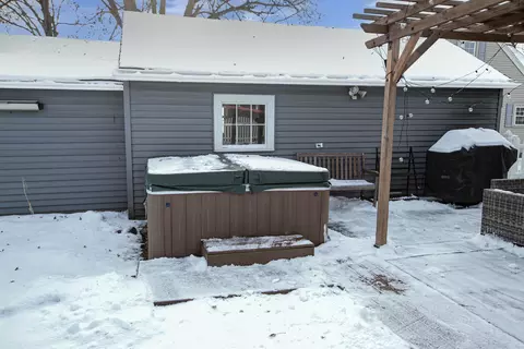 Exterior - 1910 N Lawe St, Appleton, WI 54911 photo 7 of 11