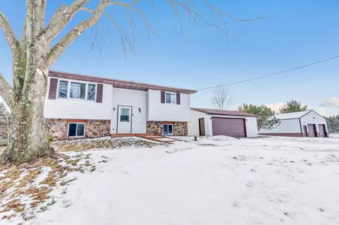 e3249 Bags Hill Road, Waupaca, WI 54981
