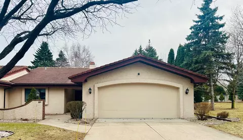 8 Fiesta Ct #E, Appleton, WI 54911