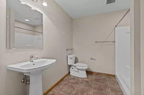 Bath - 4841 Canvasback Cir, Appleton, WI 54913 photo 4 of 4