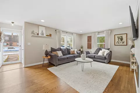 Living - 712 E Marquette St, Appleton, WI 54911 photo 2 of 3
