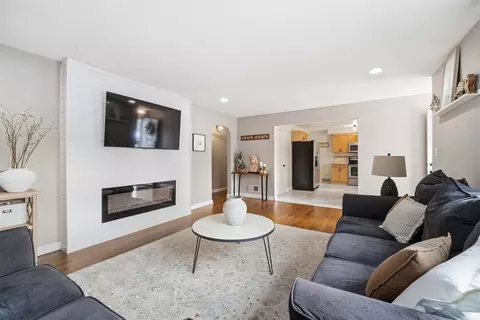 Living - 712 E Marquette St, Appleton, WI 54911 photo 3 of 3