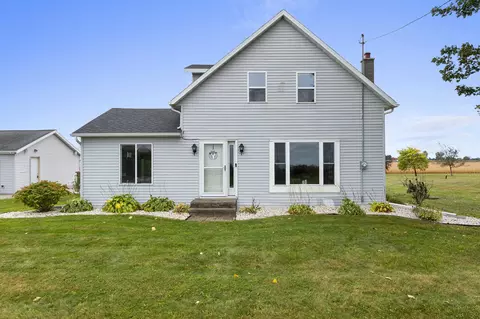 5637 Town Hall Dr, Pulaski, WI 54162