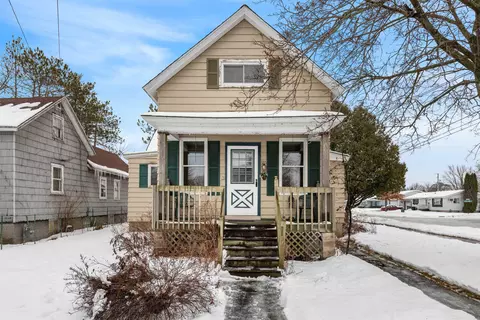 655 Gilmore St, Marinette, WI 54143