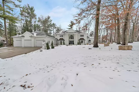 120 Stonebridge Ct, Green Bay, WI 54313
