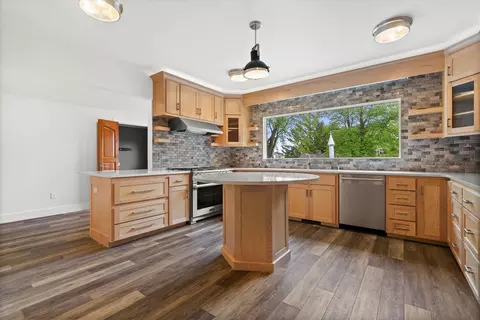Kitchen - 6600 N Ballard Rd, Appleton, WI 54913 photo 3 of 4