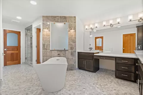 Bath - 6600 N Ballard Rd, Appleton, WI 54913 photo 3 of 9