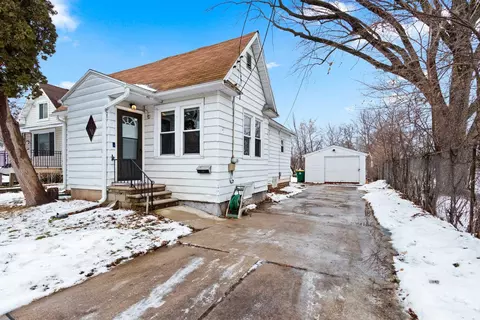 821 School Pl, Green Bay, WI 54303