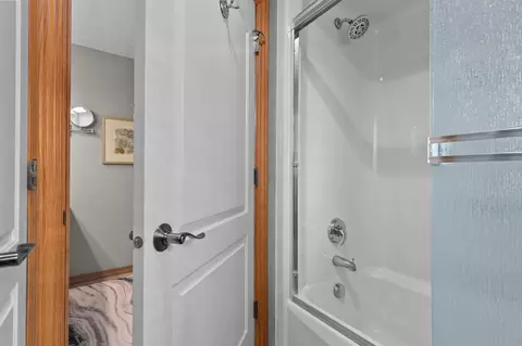 Bath - 217 E Wentworth Ln, Appleton, WI 54913 photo 5 of 5