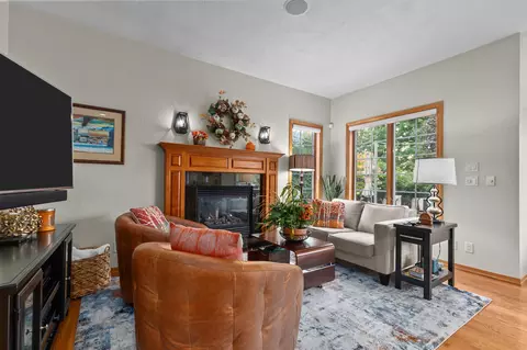 Living - 217 E Wentworth Ln, Appleton, WI 54913 photo 4 of 5