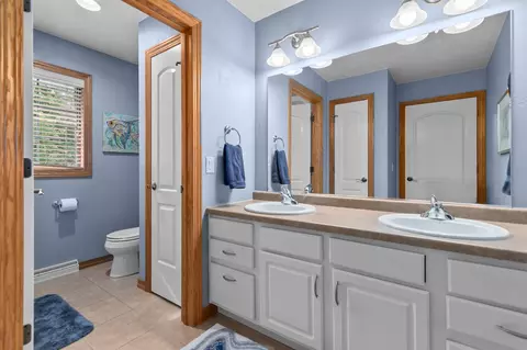 Bath - 217 E Wentworth Ln, Appleton, WI 54913 photo 4 of 5