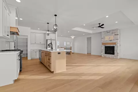 Living - 113 Beckerae Ct, Wrightstown, WI 54180 photo 2 of 4
