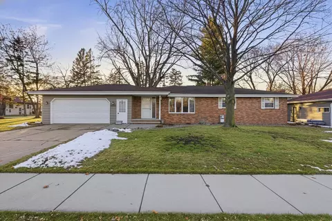 533 Carol Lynn Dr, Little Chute, WI 54140