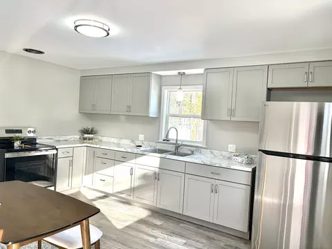 Kitchen - 338 River Dr, Appleton, WI 54915 photo 2 of 4