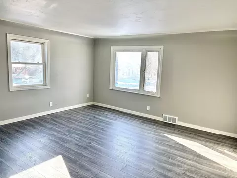 Living - 338 River Dr, Appleton, WI 54915 photo 4 of 5