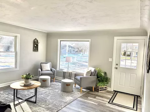 Living - 338 River Dr, Appleton, WI 54915 photo 1 of 5