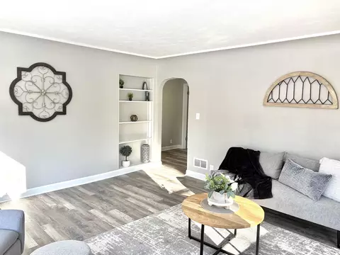 Living - 338 River Dr, Appleton, WI 54915 photo 3 of 5