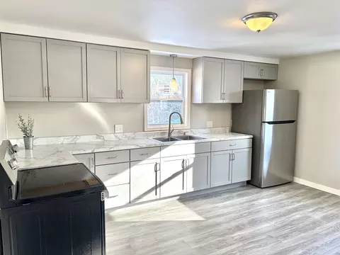 Kitchen - 338 River Dr, Appleton, WI 54915 photo 3 of 4