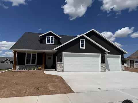 W5826 Roundstone Place, Menasha, WI 54952