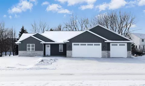 W7043 Otis Drive, Greenville, WI 54942