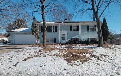 517 Menlo Park Rd, Green Bay, WI 54302