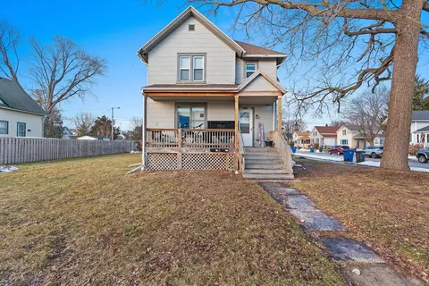 1403 S Main St, Oshkosh, WI 54902