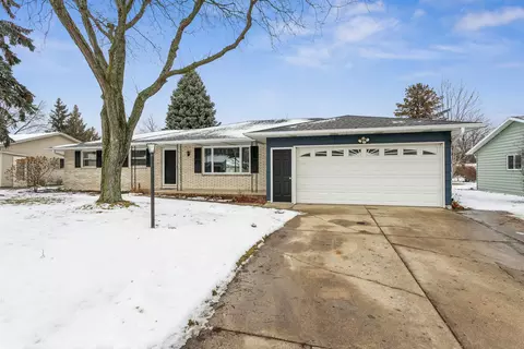 1482 Commanche Ave, Green Bay, WI 54313