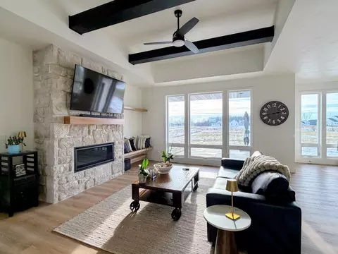 Living - 302 Kerrigan Dr, Wrightstown, WI 54180 photo 4 of 4